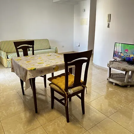 Tenerife - 2 Bedrooms شقة *